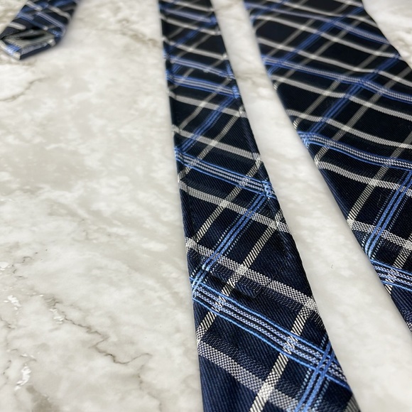 Jones New York Premium Necktie. Blue and Grey Geometric. 8cm - Picture 8 of 9